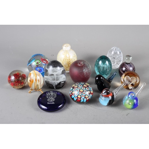 32 - Fifteen assorted glass paperweights