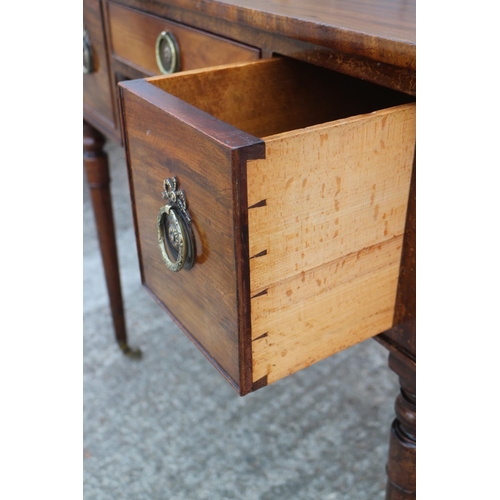 410 - A William IV mahogany kneehole desk/dressing table, fitted two deep and one shallow drawer, on turne... 