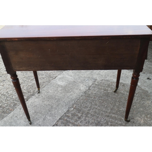 410 - A William IV mahogany kneehole desk/dressing table, fitted two deep and one shallow drawer, on turne... 