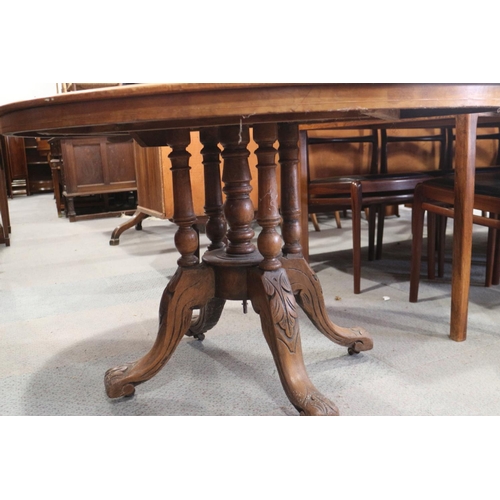 418 - A late 19th century walnut and line inlaid loo table, on four turned and splay supports, 46