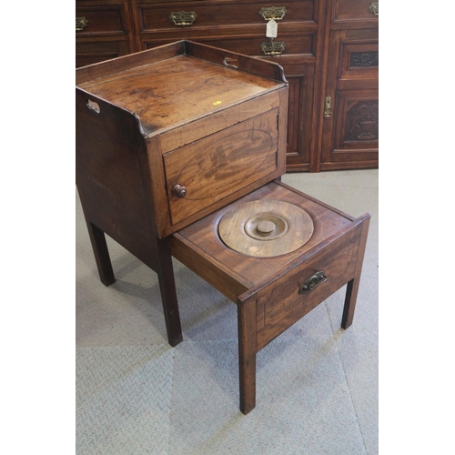 432 - A Georgian mahogany tray top nightstand/cupboard, on moulded supports, 19