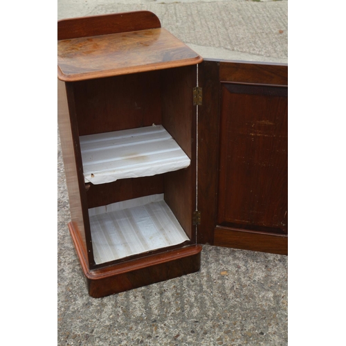 445 - A late 19th century figured walnut bedside cupboard, enclosed panel door, on block base, 15