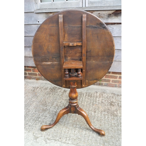 460 - An early 19th century oak provincial tilt top table, on birdcage, turned column and tripod splay sup... 