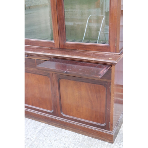 485 - A gunmaker's early 20th century mahogany display cabinet with fitted interior to hold four guns, ove... 