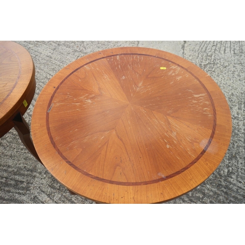 499 - A pair of Biedermeier design walnut fruitwood and kingwood banded circular occasional tables, on mou... 