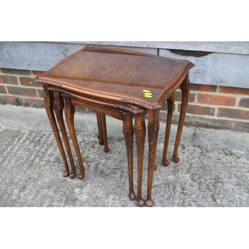 519 - A polished as mahogany coffee table with inset glass top, on cabriole supports, a similar nest of th... 