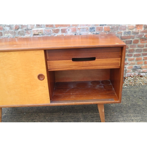 566 - A 1960s Vanson teak dining room suite, comprising shape top table, on splay supports, 32