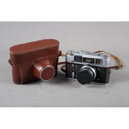 99 - A Fed 4 rangefinder camera, number 6676147, in leather case