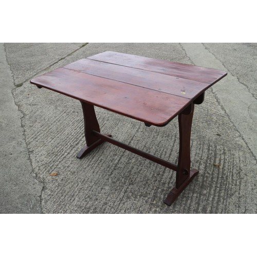 519 - A 1960s EON extending dining table with one leaf, on slender supports, 56