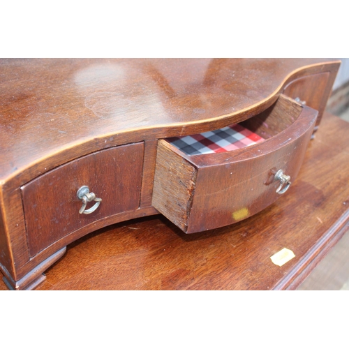 466 - A 19th century mahogany and line inlaid shield-shaped dressing table mirror, fitted three jewel draw... 