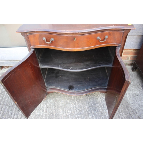 505 - A mahogany serpentine front cupboard, fitted one drawer over two doors, on splay bracket supports, 3... 