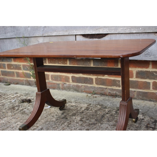 507 - A mahogany coffee table, on splay supports, 28