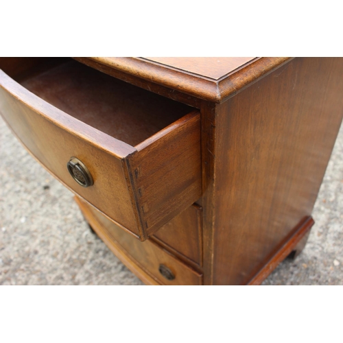 537 - A walnut bowfront chest of three long drawers, on bracket feet, 21