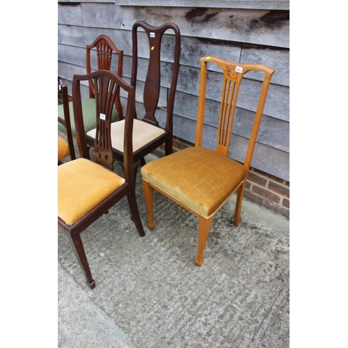 566 - An Edwardian satinwood and inlaid splat back side chair, on square taper supports and four other sid... 