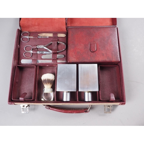 183 - A Hermes of Paris shaving set, in travel case