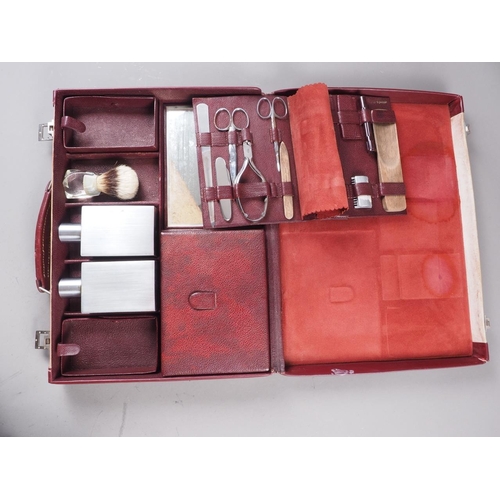 183 - A Hermes of Paris shaving set, in travel case