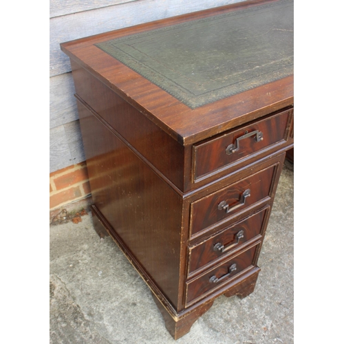 489 - A well reproduced mahogany double pedestal desk with green tooled leather top, fitted nine drawers, ... 