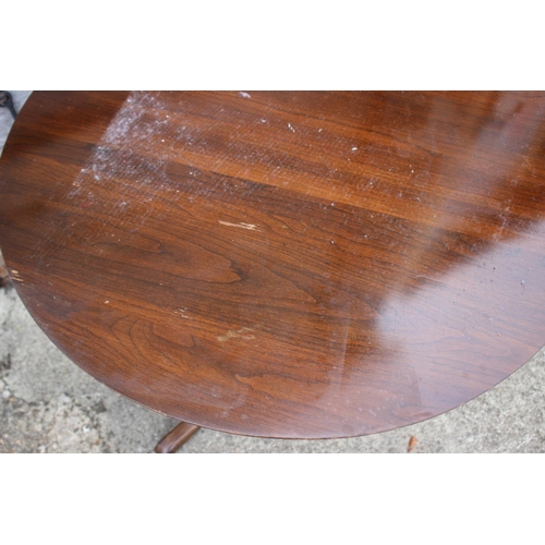 495 - A mahogany circular top occasional table, on turned column and tripod splay support, 30