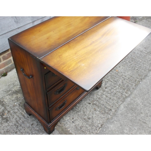 578 - A bachelor's Brights of Nettlebed polished as mahogany fold-over top chest of four long graduated dr... 