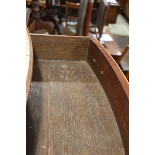 385 - An 18th century mahogany and satinwood banded oval Pembroke table, on square taper castored supports... 