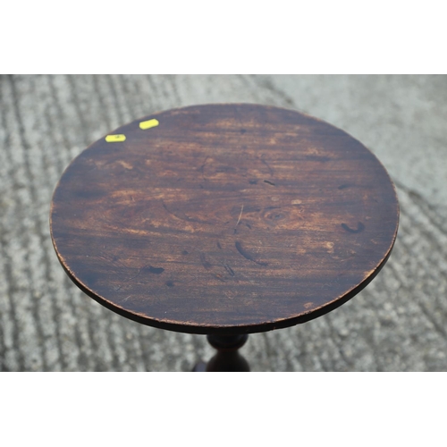 419 - A 19th century mahogany circular tilt top occasional table, on turned column and tripod splay suppor... 