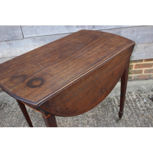 446 - A late Georgian mahogany Pembroke table, on square taper castored supports, 37