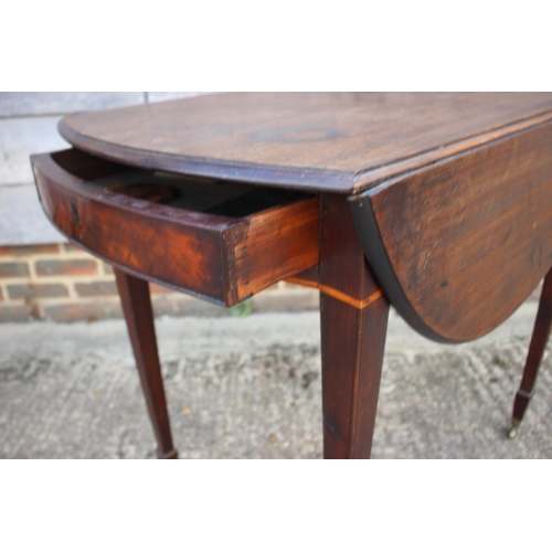 446 - A late Georgian mahogany Pembroke table, on square taper castored supports, 37