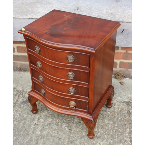 525 - A mahogany serpentine front four drawer chest, on cabriole supports, 24