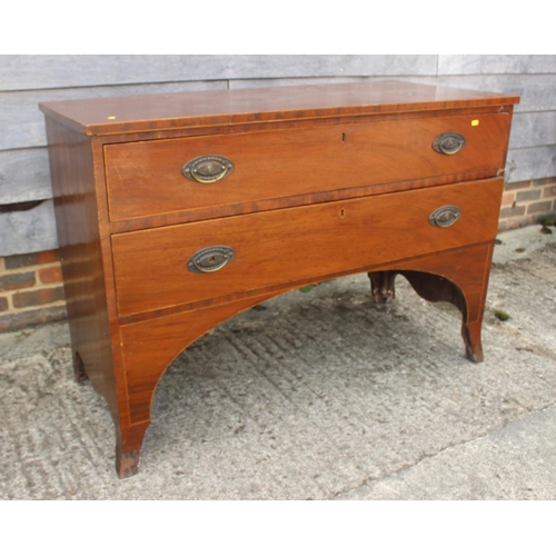 528 - A mahogany chest of two drawers, on splay bracket supports, 41