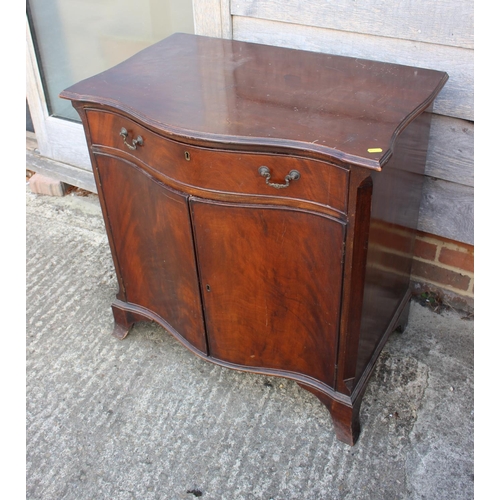 529 - A mahogany serpentine front cupboard, fitted one drawer over two doors, on splay bracket supports, 3... 