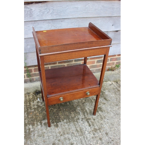 535 - An Edwardian mahogany two-tier tray top washstand, fitted one drawer, 21