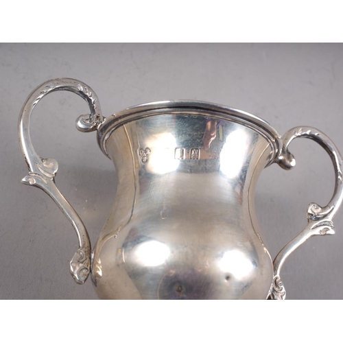 298 - A 19th century silver cream jug, a silver miniature trophy, 3.98oz troy approx, and a silver cigaret... 