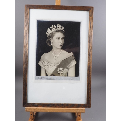 326 - Dorothy Wilding: a signed silver print of Her Majesty Queen Elizabeth II, in original tissue mount, ... 