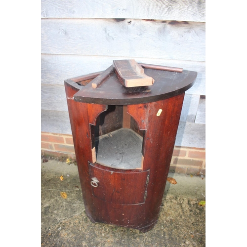 552 - A mahogany bowfront corner cupboard recess over one drawer, on bracket feet, 18 1/2