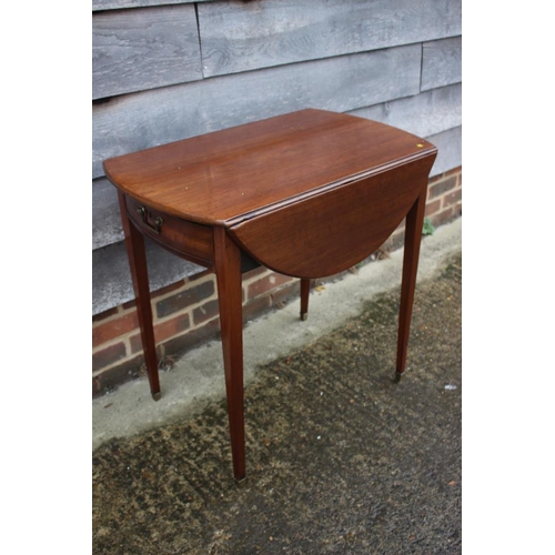 566 - An Edwardian mahogany oval Pembroke table, fitted one drawer, on square taper supports, 29