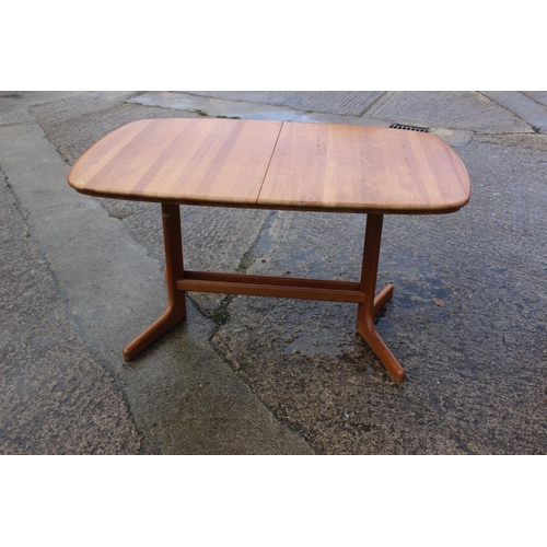 576 - A 1960s teak extending dining table with two extra leaf, on splay supports, 88