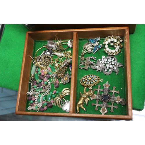 303 - A quantity of costume jewellery, including beaded necklaces, bangles, pendants, etc