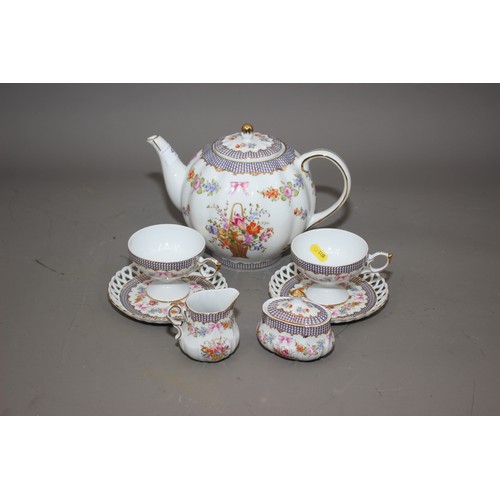 47 - A Limoges porcelain cabaret tea service