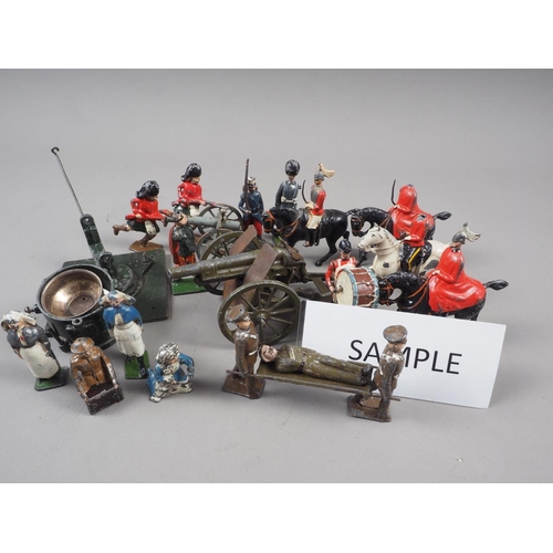 189 - A quantity of early 20th century lead toy soldiers, including cavalry, band members and three field ... 