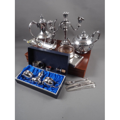 285 - A quantity of silver plate, comprising an Arthur Price canteen of cutlery, a tea and coffee pot, a c... 