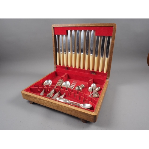 287 - An oak canteen, part King's pattern, table service, a silver pepperette 1.5oz troy approx, and seven... 