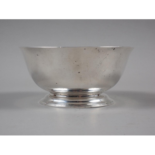 306 - A silver pedestal bowl, a rectangular silver pin dish with gadrooned border, a set of six Continenta... 