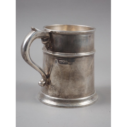 314 - A silver tankard of Georgian design with Oxford Bull crest, 13.7oz troy approx