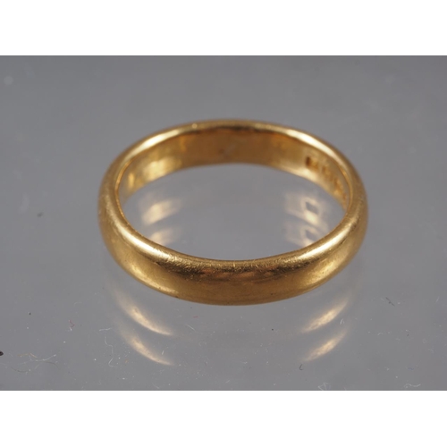 353 - A 22ct gold wedding band, size M, 5.6g