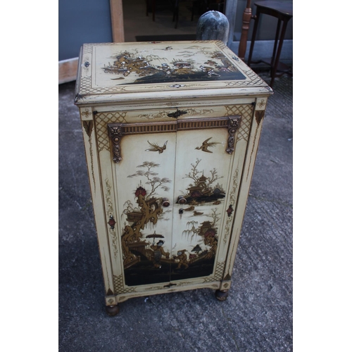 507 - A 1930s chinoiserie white lacquered and gilt decorated record cabinet with fitted interior enclosed ... 