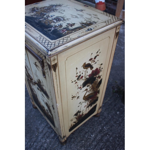 507 - A 1930s chinoiserie white lacquered and gilt decorated record cabinet with fitted interior enclosed ... 