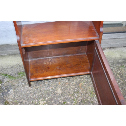 522 - An Edwardian carved walnut wall cupboard, fitted shelf over one door, 15