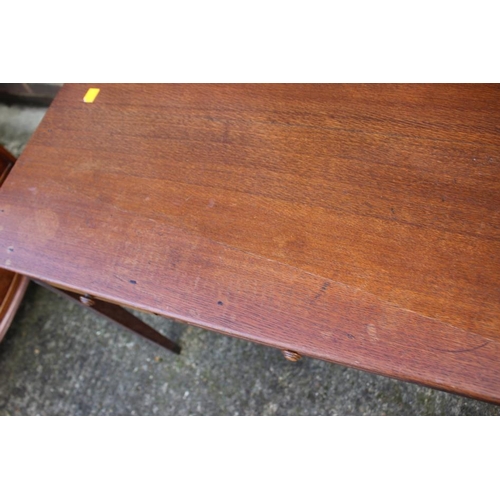 552 - An Edwardian oak side table, fitted three drawers, on square taper supports, 37 1/2