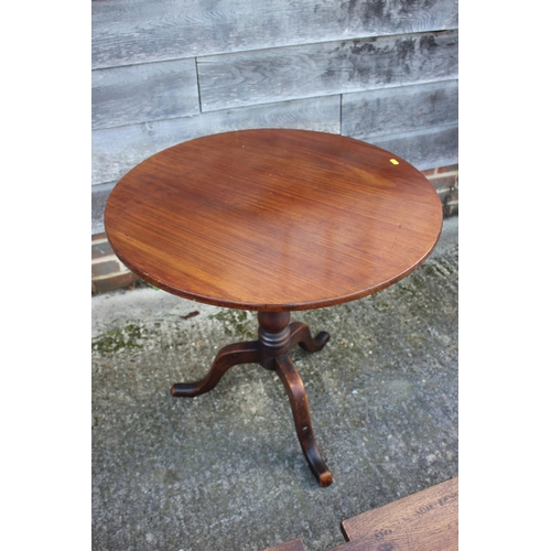 562 - A mahogany circular tilt top occasional table, on turned column and tripod splayed support, 28 1/2