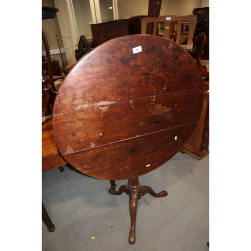 563 - An oak circular tilt top occasional table, on turned column and tripod splayed supports, 30 dia x 30... 